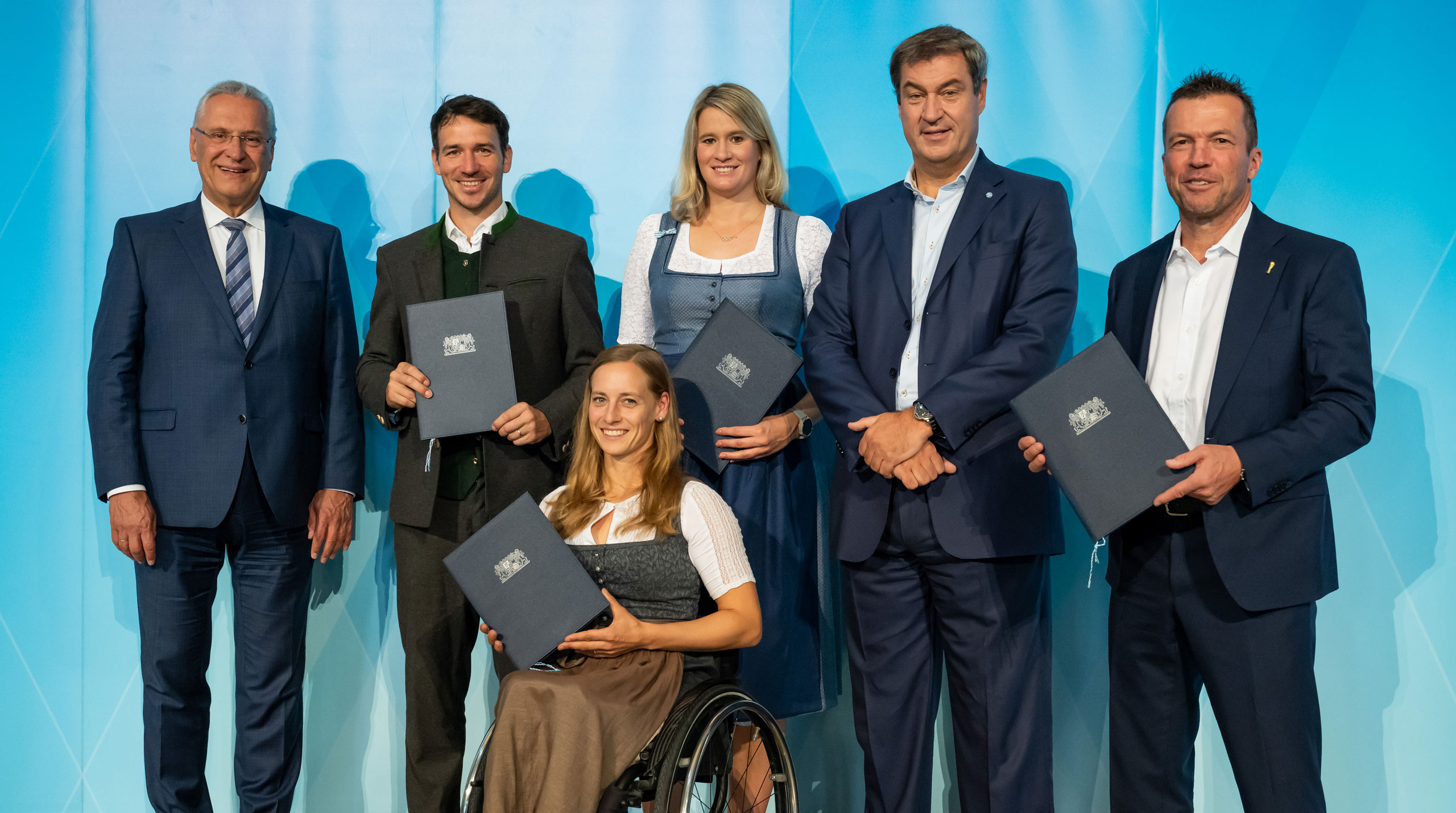Gruppenfoto: Söder und Herrmann mit Botschaftern