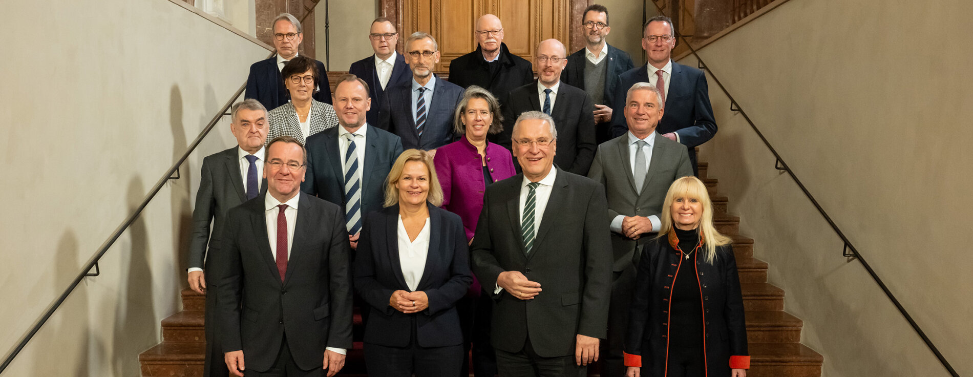 Gruppenfoto mit den Innenministern und Innensenatoren