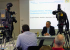 Innen- und Verkehrsminister Joachim Herrmann hat bei einer Pressekonferenz in Nürnberg die wichtigsten staatlichen Straßenbauvorhaben 2015 vorgestellt.