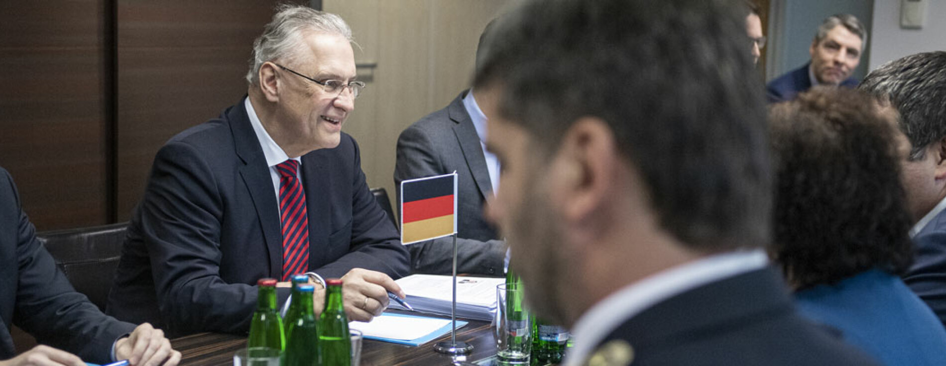 Bayerns Innenminister Joachim Herrmann im Gespräch mit dem tschechischen Innenminister 