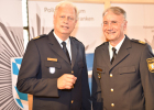 Innenminister Joachim Herrmann verabschiedet Polizeipräsident Johann Rast offiziell in den Ruhestand und führt Roman Fertinger als neuen Polizeipräsidenten ein.